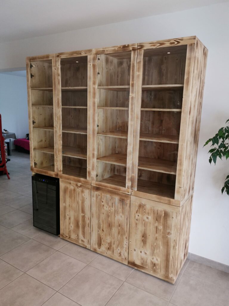 Vitrine sur mesure en bois massif, artisan Vaucluse